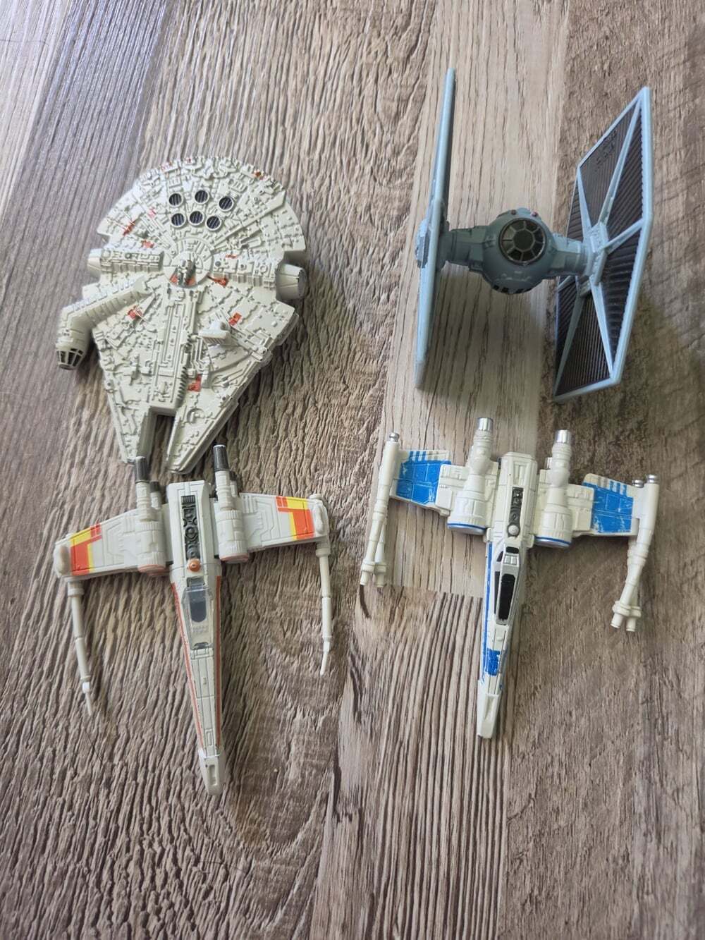 Star Wars Hot Wheels Starships Vehicle Lot Millennium Falcon TIE X-Wing 3 Ship